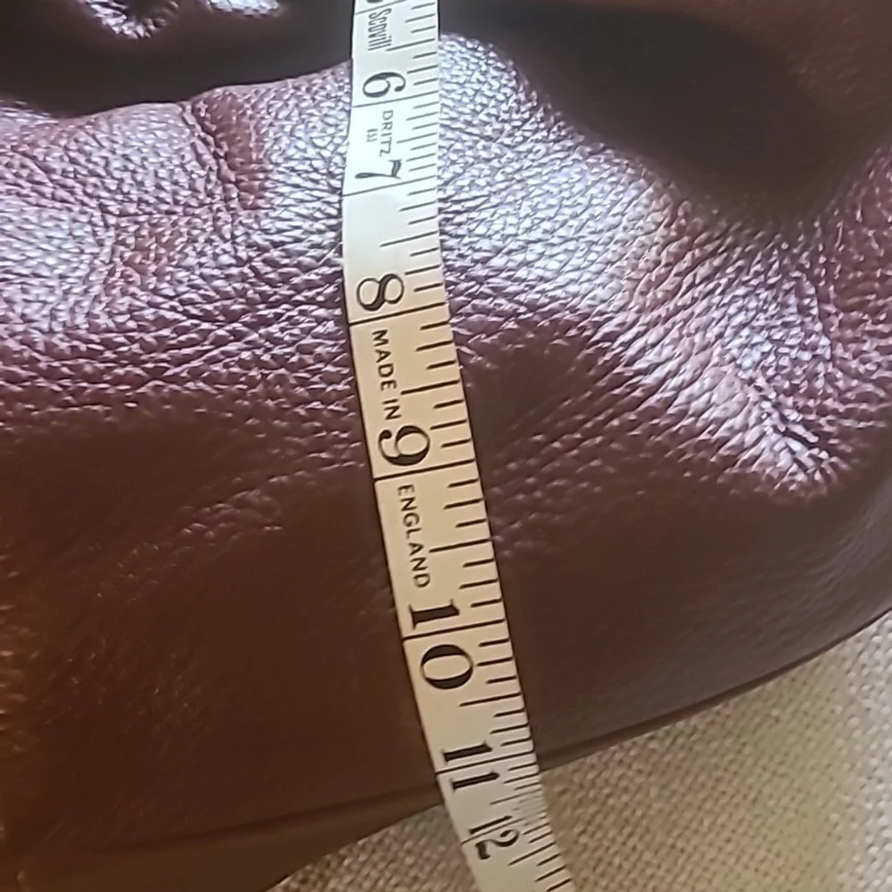 Johnston & Murphy leather shoulder bag. Pebbled leather in EUC. (#1028)